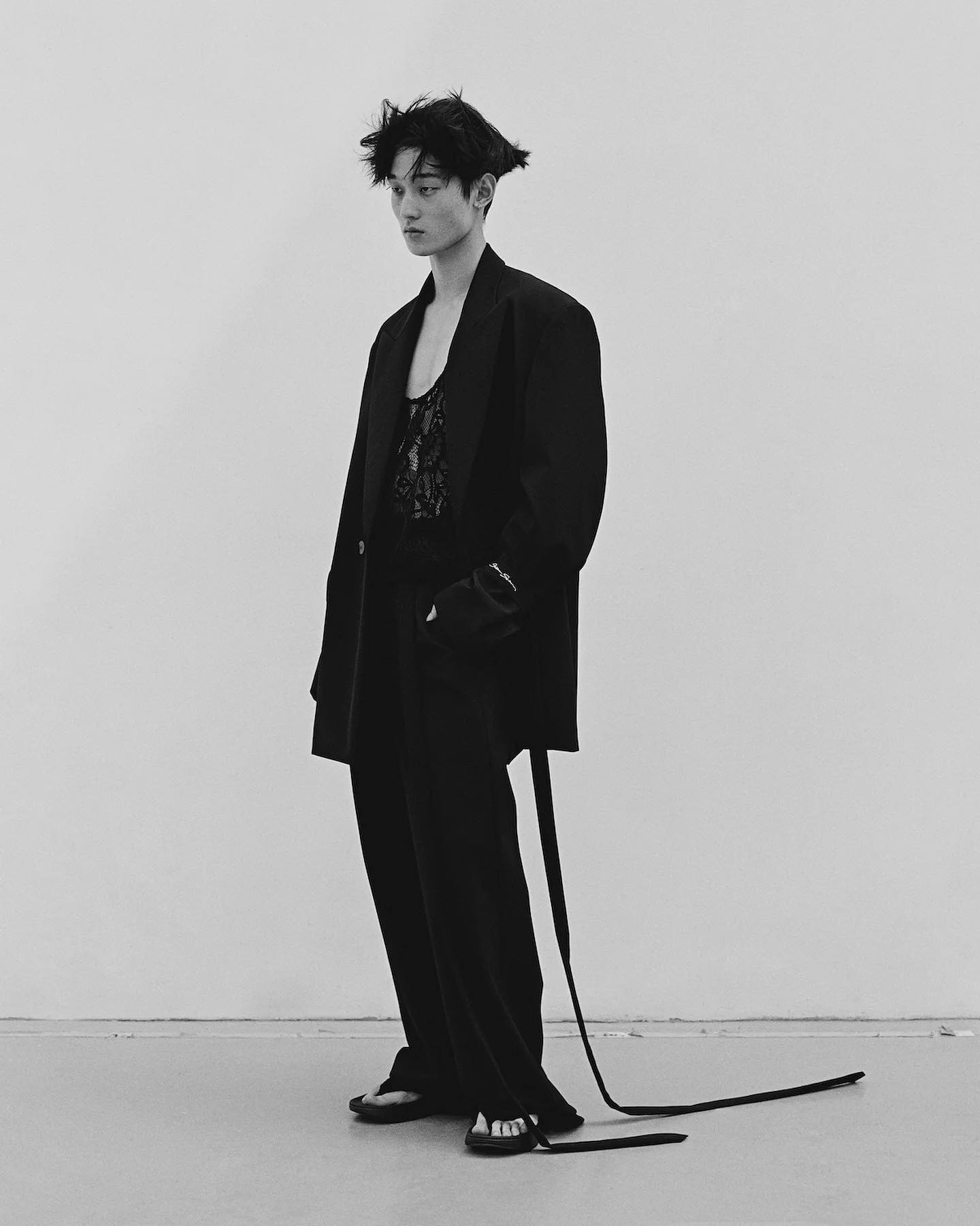 션 쑤엔, 2023 봄여름 파리 패션 위크 컬렉션 공개 — Cover