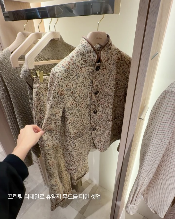 로로피아나 2026 봄여름, 색채로 완성한 조용한 럭셔리 — Look 3
