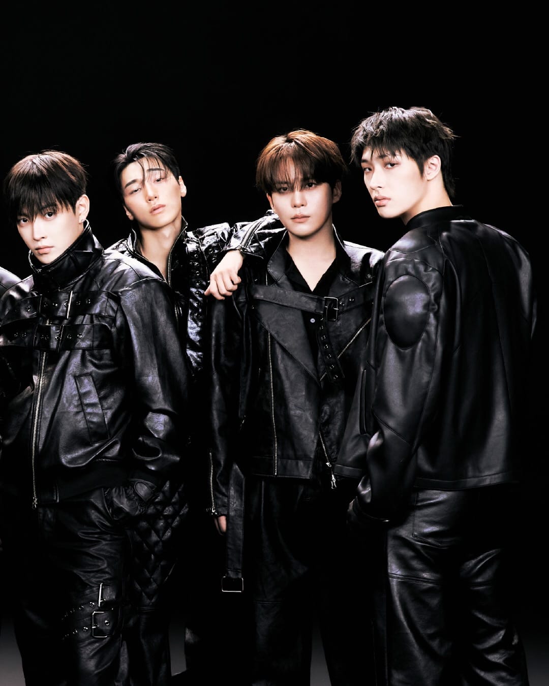 궁궐에서 펼쳐지는 에이티즈의 특별한 무대 — ateez, Look 3