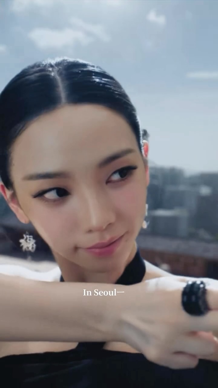 Karina and Winter promote Seoul as hanbok-clad immortals — Cover