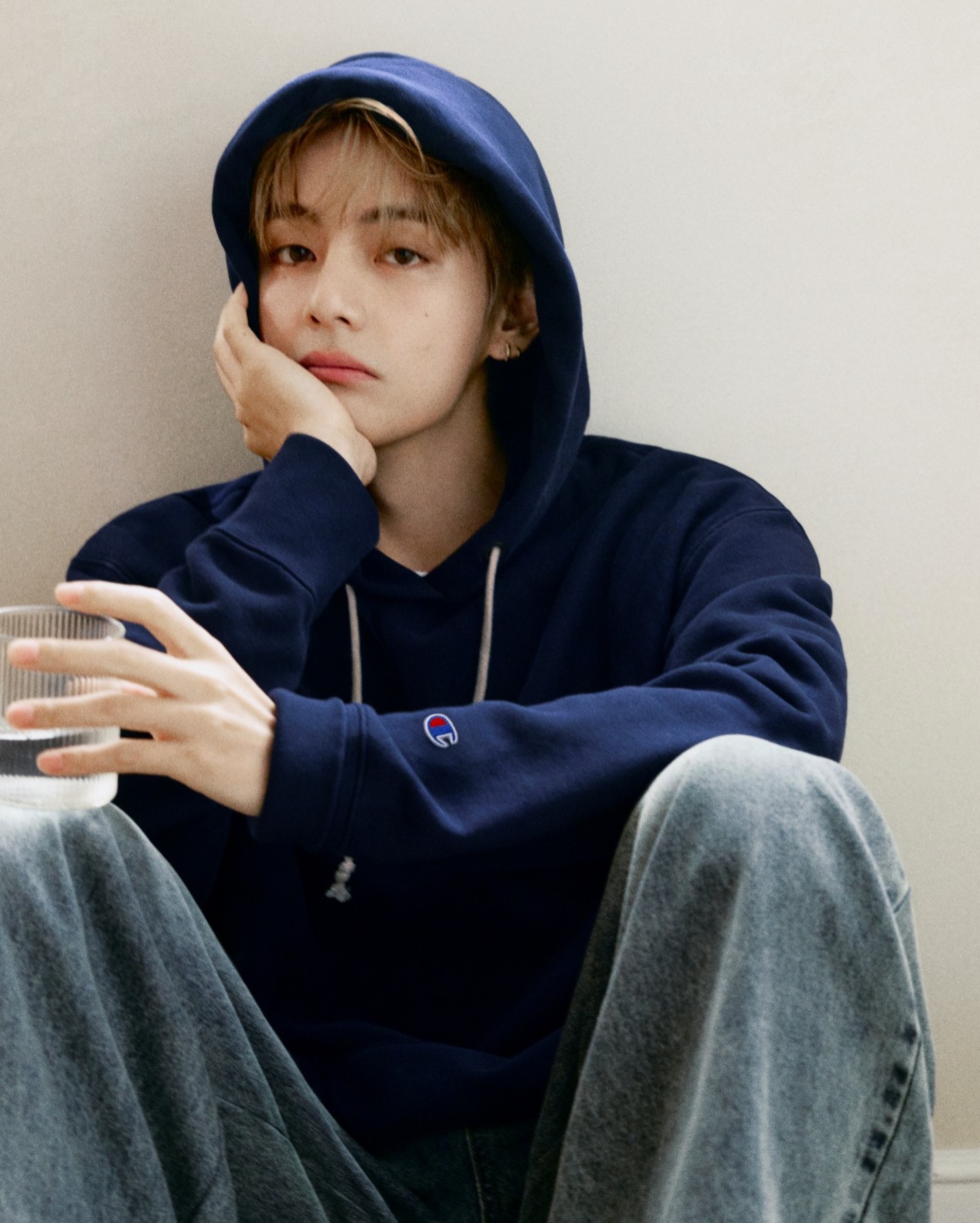 뷔, 챔피온의 글로벌 앰버서더가 되다 — Look 2