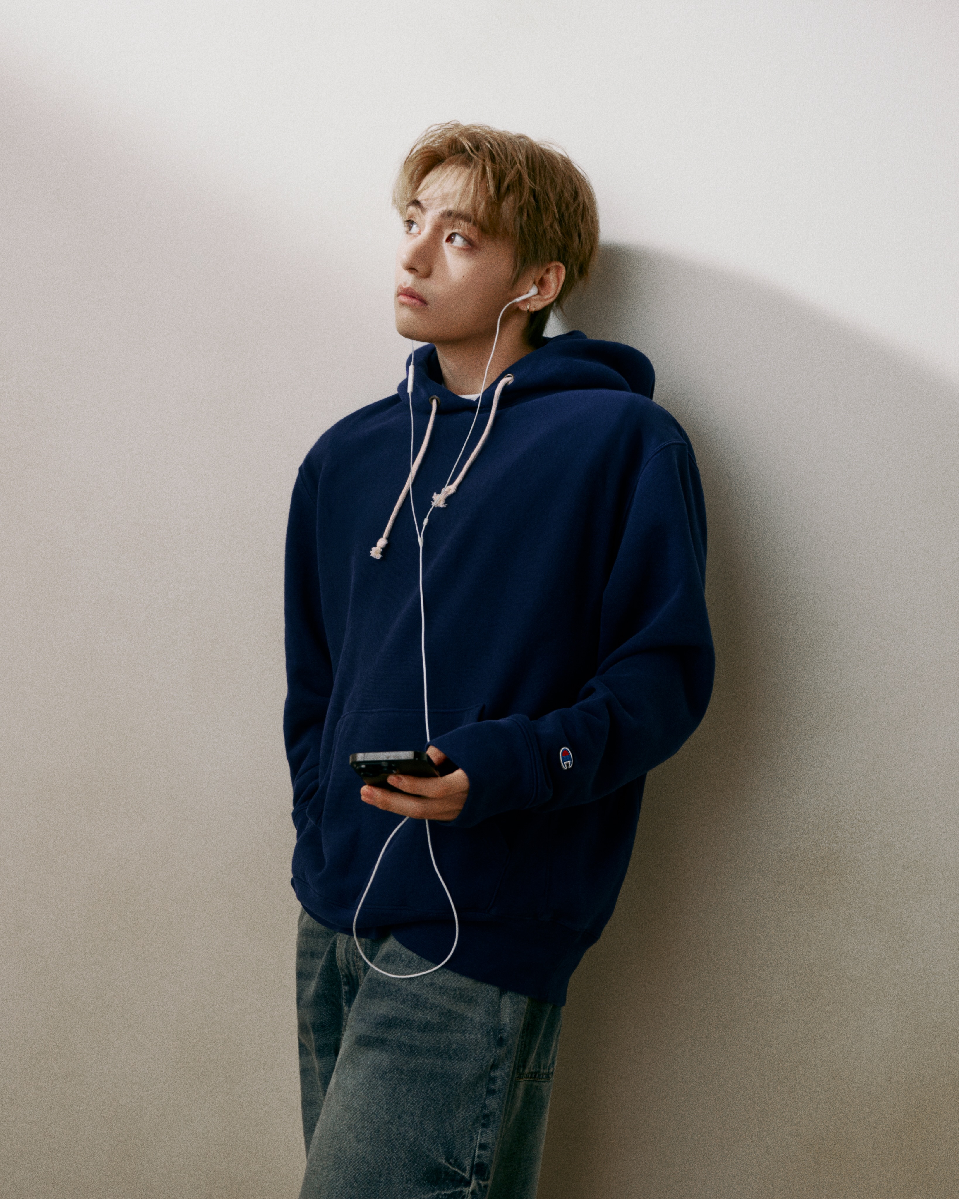 뷔, 챔피온의 글로벌 앰버서더가 되다 — Look 6