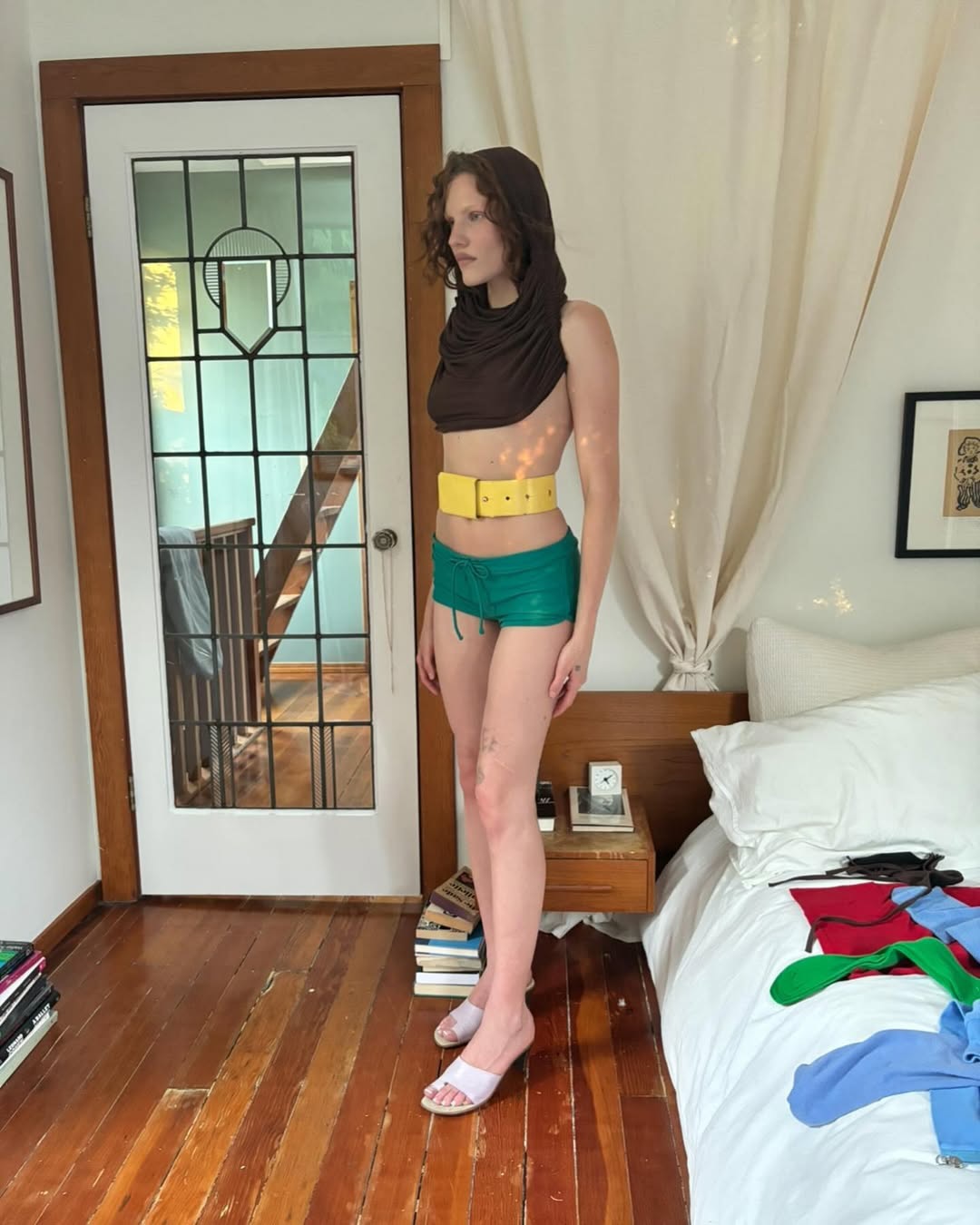 보스턴 바친스키, 원색으로 재정의한 2026 스타일링 트렌드 — Look 8
