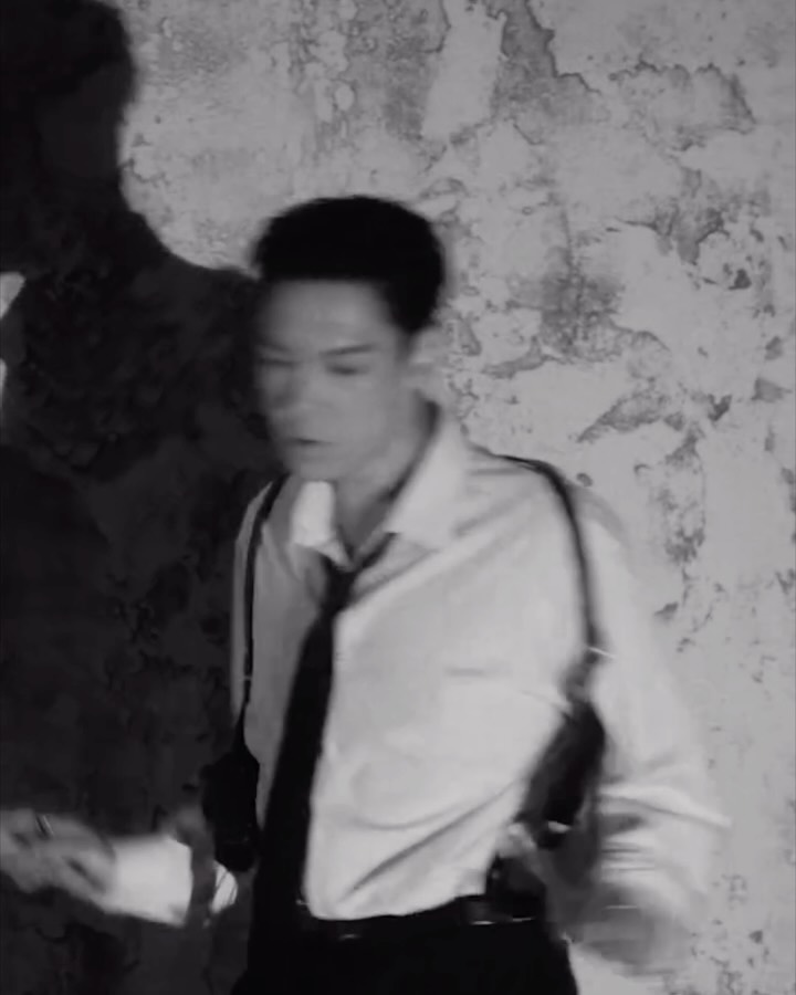 탑 X 나나, '완전미쳤어 (Studio54)' 뮤직비디오 공개 — Look 3