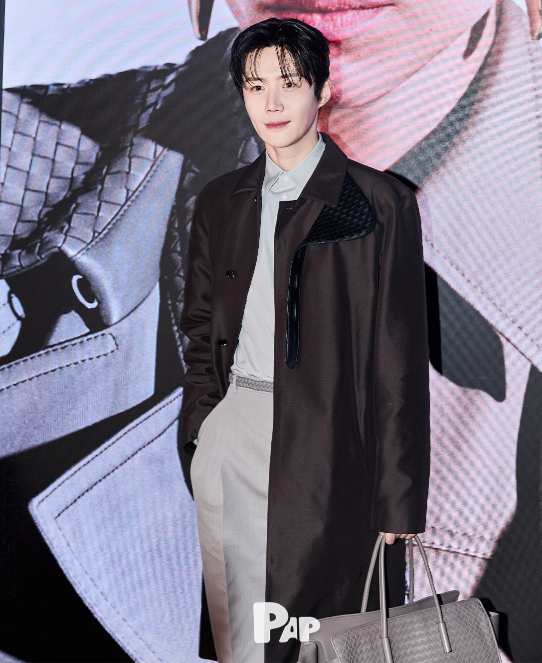 보테가 베네타 2026 여름, 루이즈 트로터의 첫 장을 열다 — Look 2