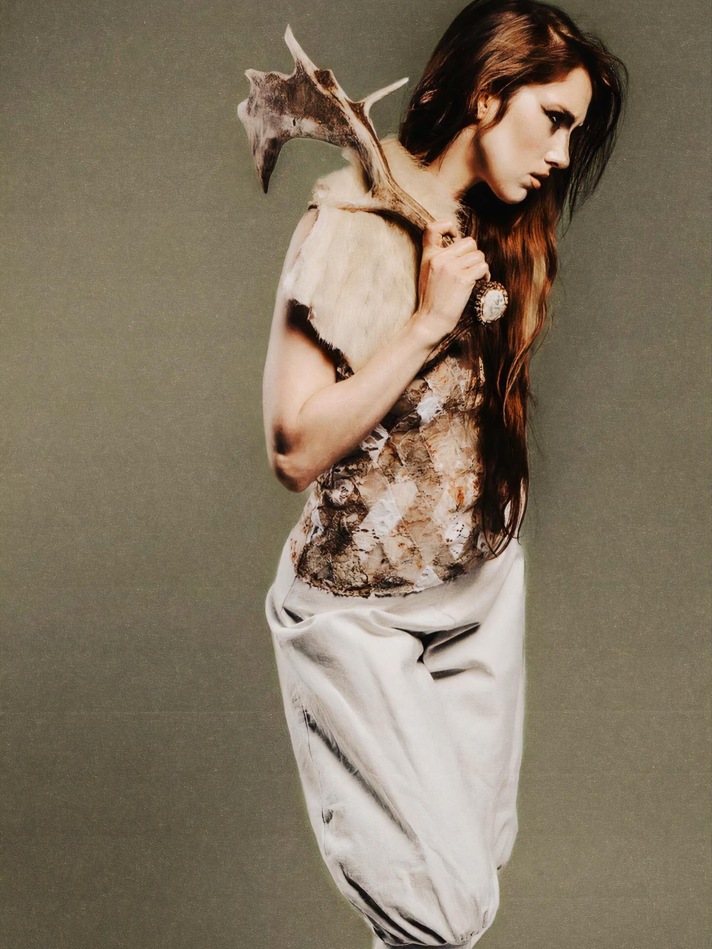 TZUSHCHI, 성스러움과 세속 사이를 탐구하는 새 컬렉션 공개 — Look 4