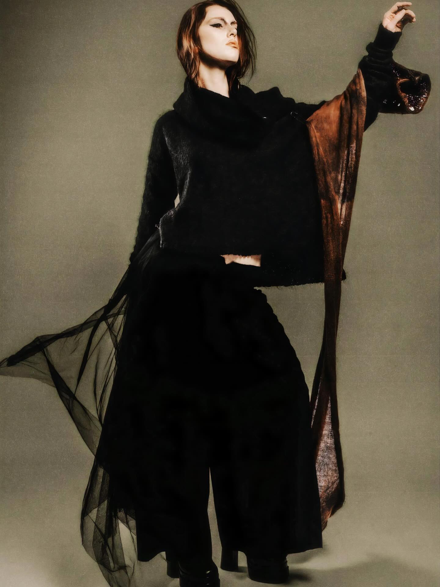 TZUSHCHI, 성스러움과 세속 사이를 탐구하는 새 컬렉션 공개 — Look 10