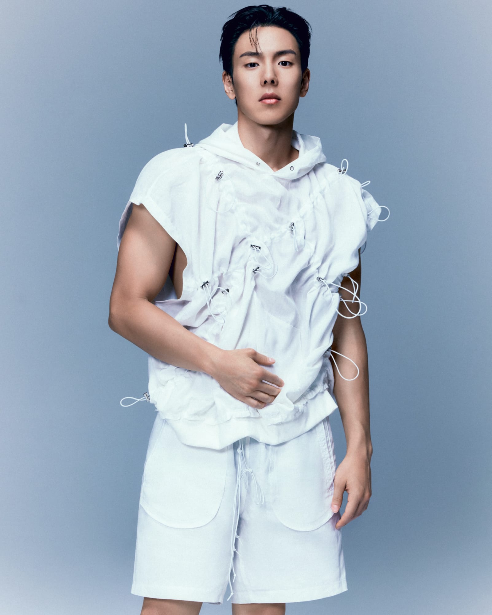 파리에서 셔누와 형원이 K-패션의 얼굴이 된다 — shownu, Look 8