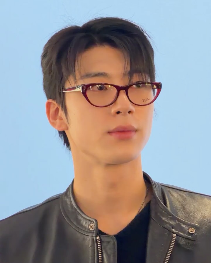 제니가 선택한 레이밴, 에디터가 직접 착용해봤다 — Look 4