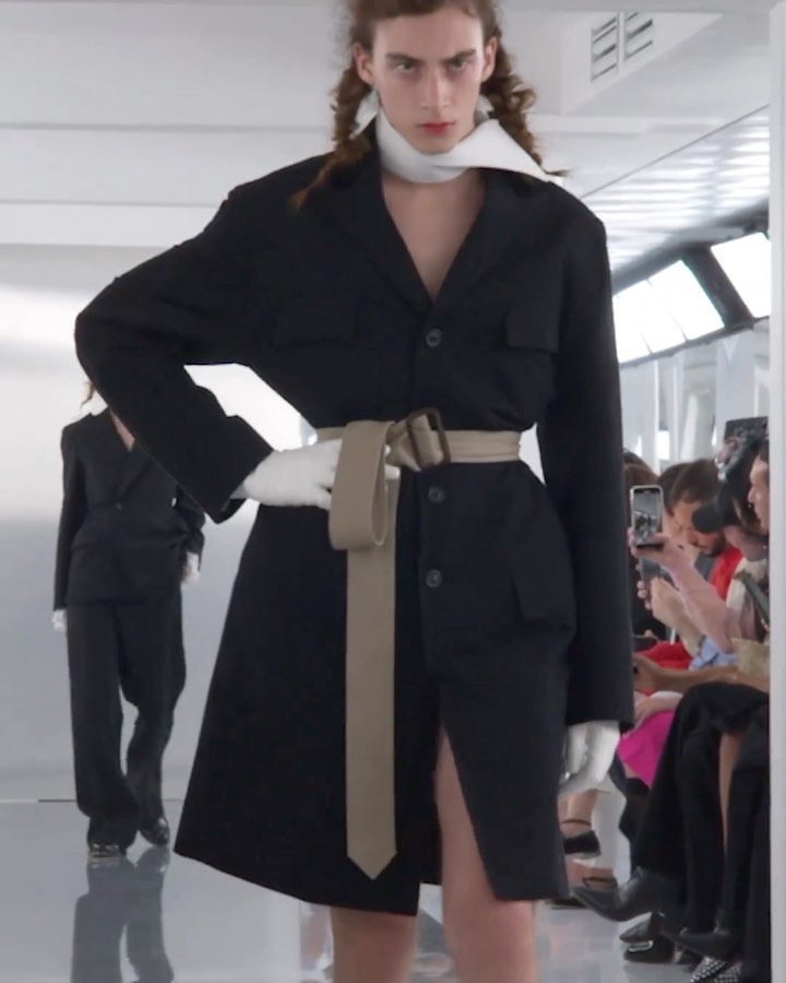 메종 마르지엘라, 런웨이의 관습을 해체하다 — Look 2