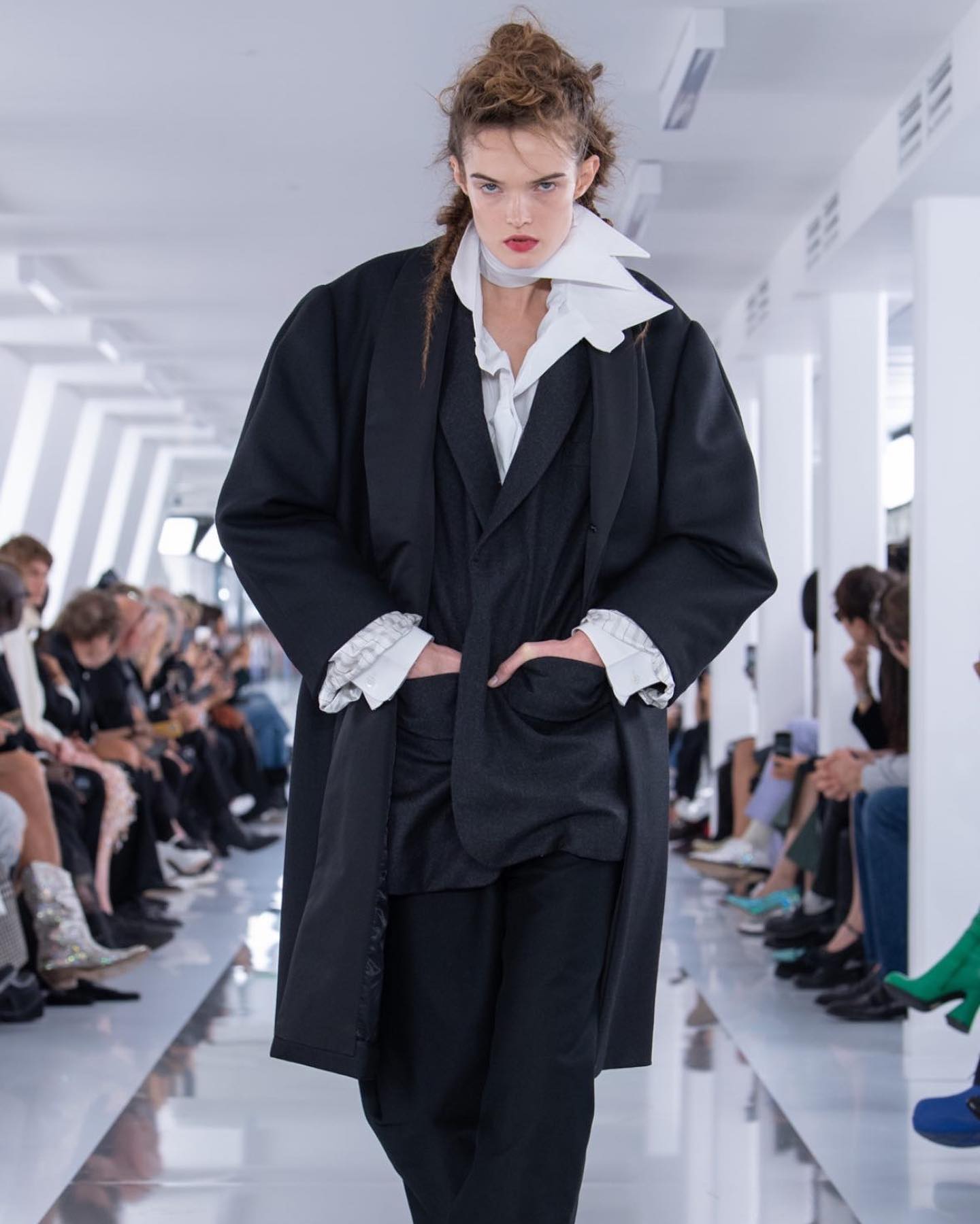 메종 마르지엘라, 런웨이의 관습을 해체하다 — Look 3