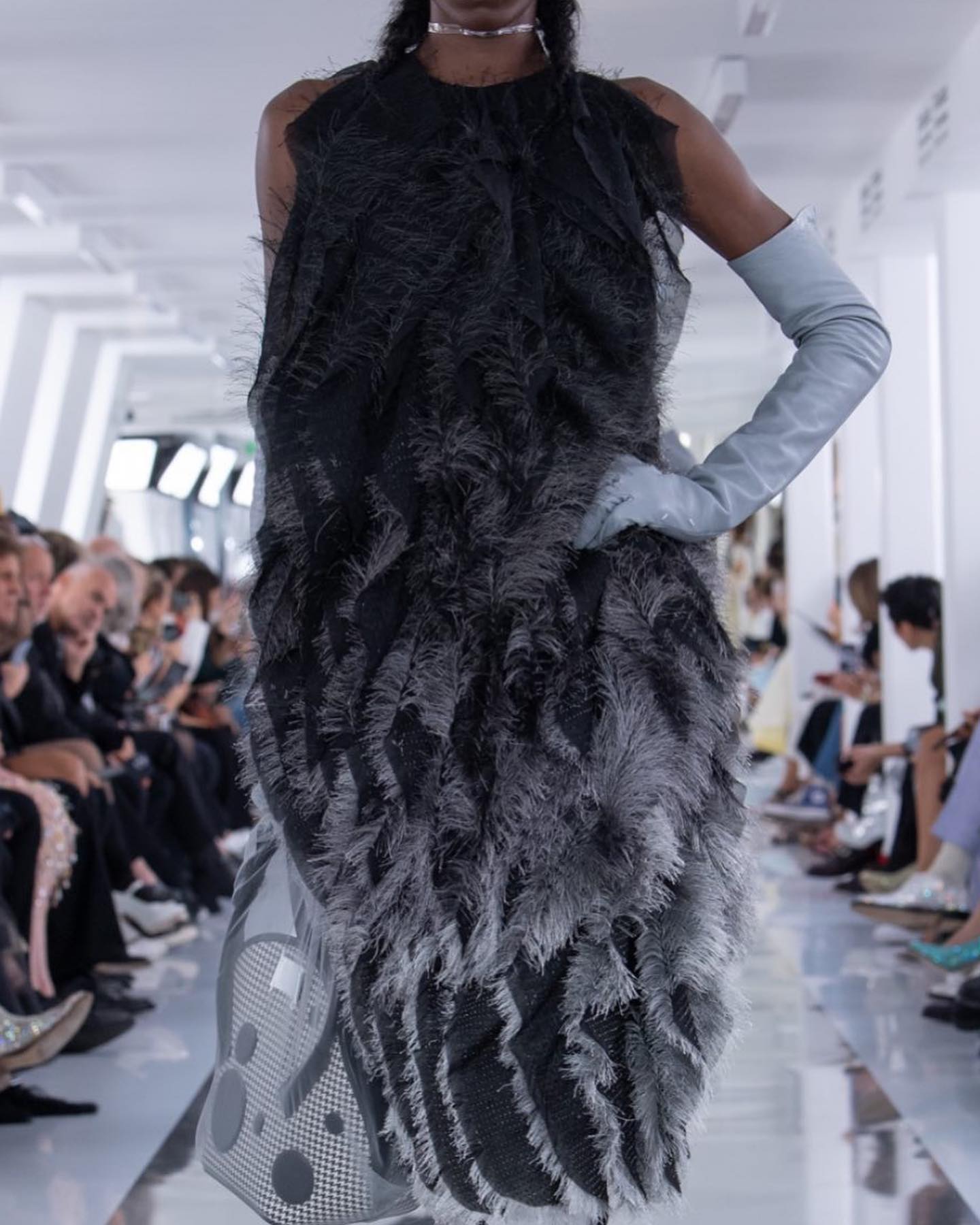 메종 마르지엘라, 런웨이의 관습을 해체하다 — Look 8