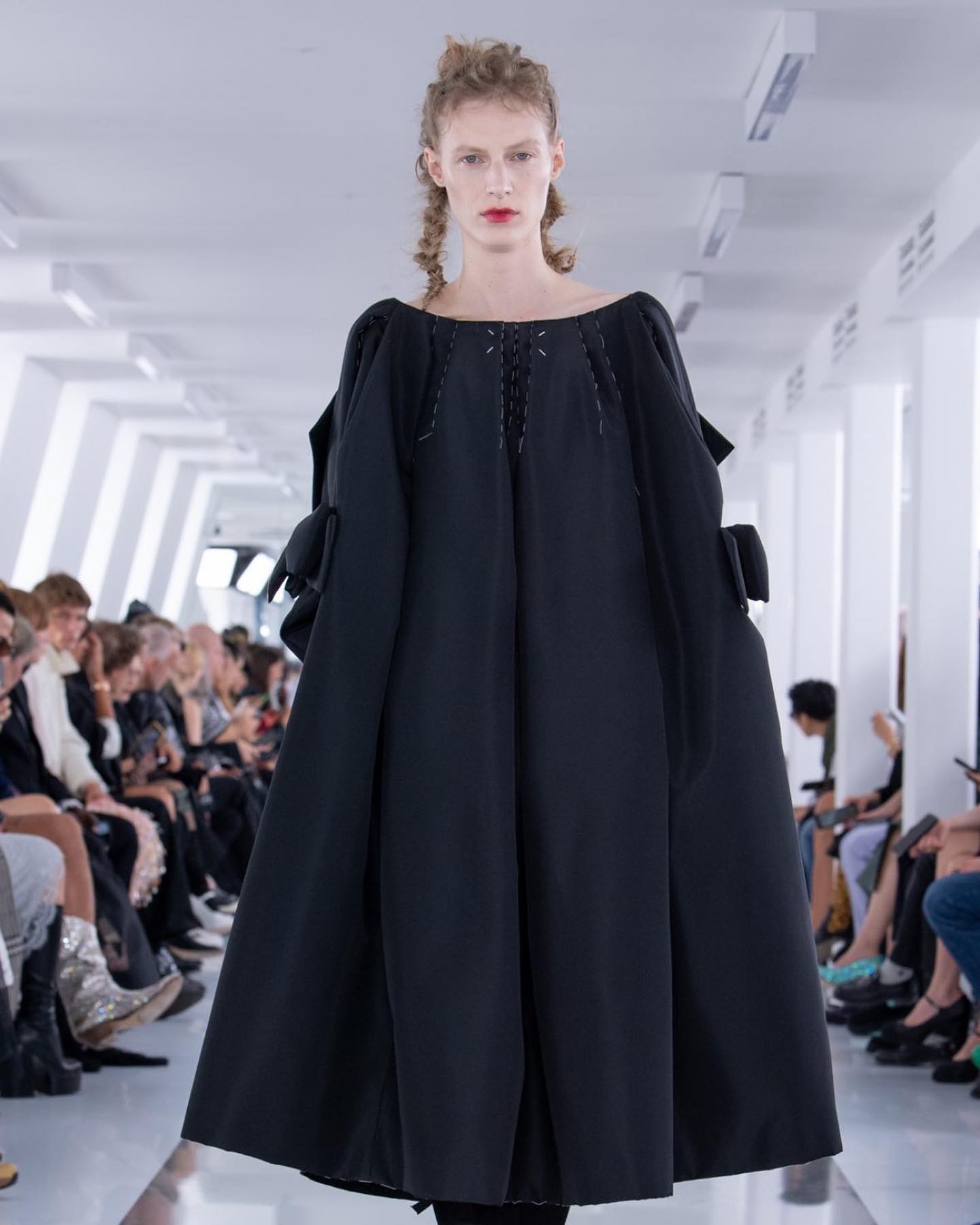 메종 마르지엘라, 런웨이의 관습을 해체하다 — Look 9