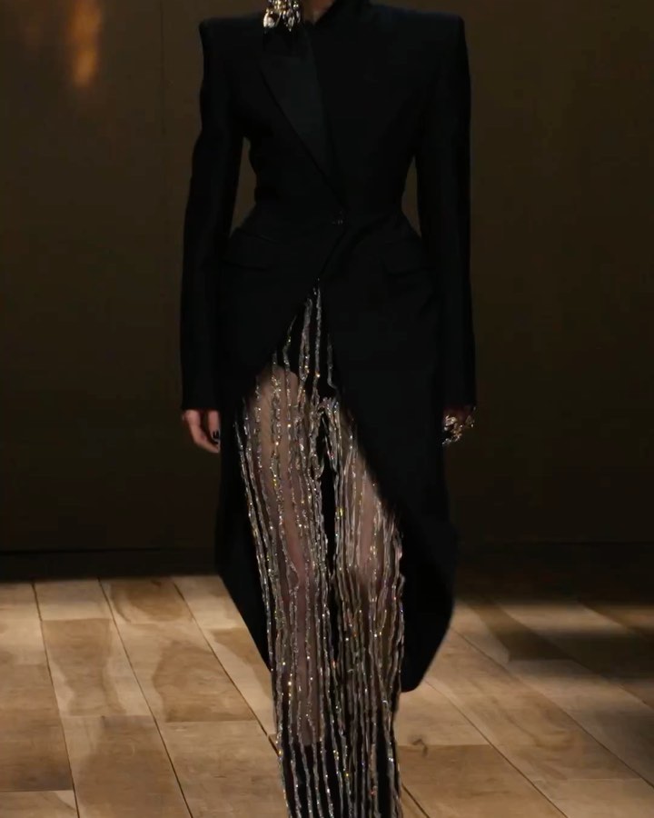 알렉산더 맥퀸, 밤하늘의 별처럼 빛나는 23FW 컬렉션 — Look 3