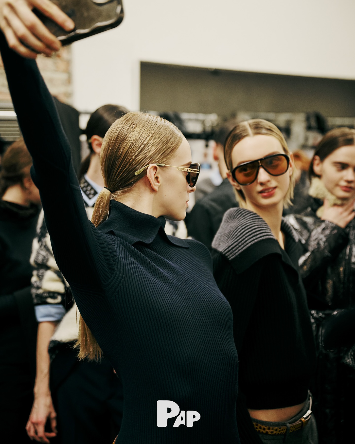아이스버그 25FW, 백스테이지에서 완성된 클래식 카리스마 — Look 3