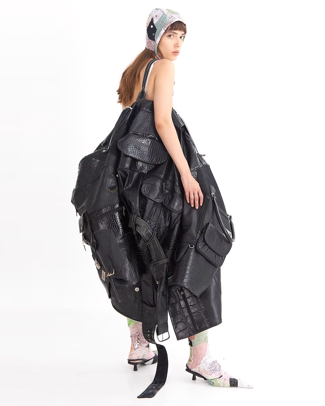 아야 레츠터의 '트래시 토크', 버려진 소재로 만든 지속가능 패션 — Look 6