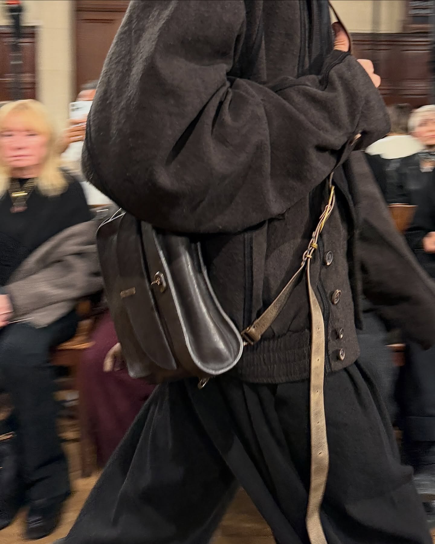 지기 첸 26FW, 레이어를 풀어 공기를 들이다 — Look 3