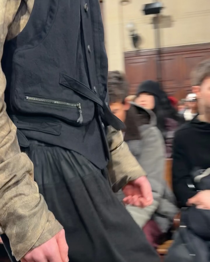 지기 첸 26FW, 레이어를 풀어 공기를 들이다 — Look 4