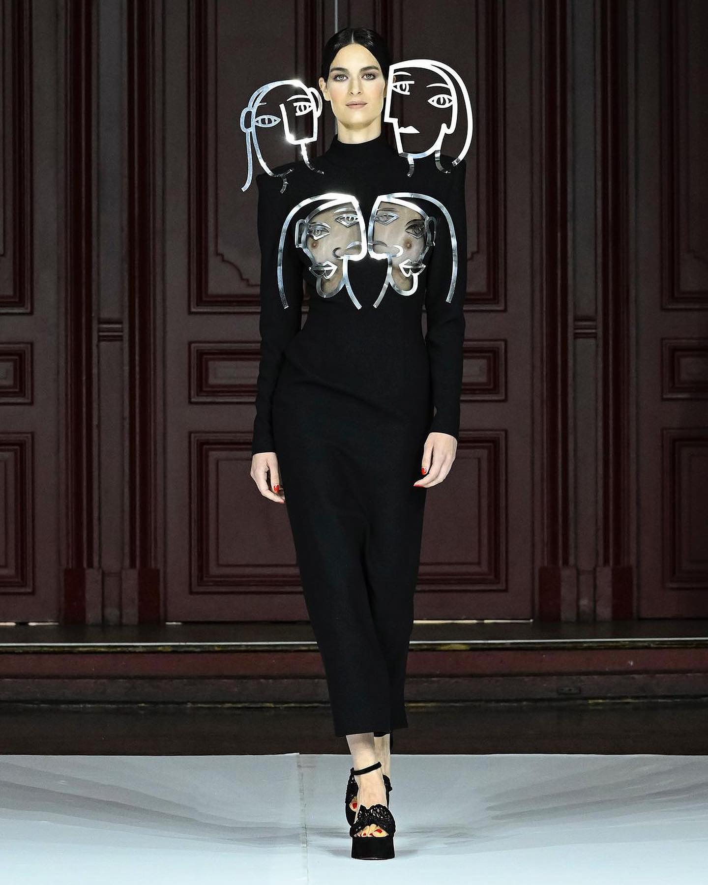 후아나 마르틴, 피카소 회화를 입다 — Look 3
