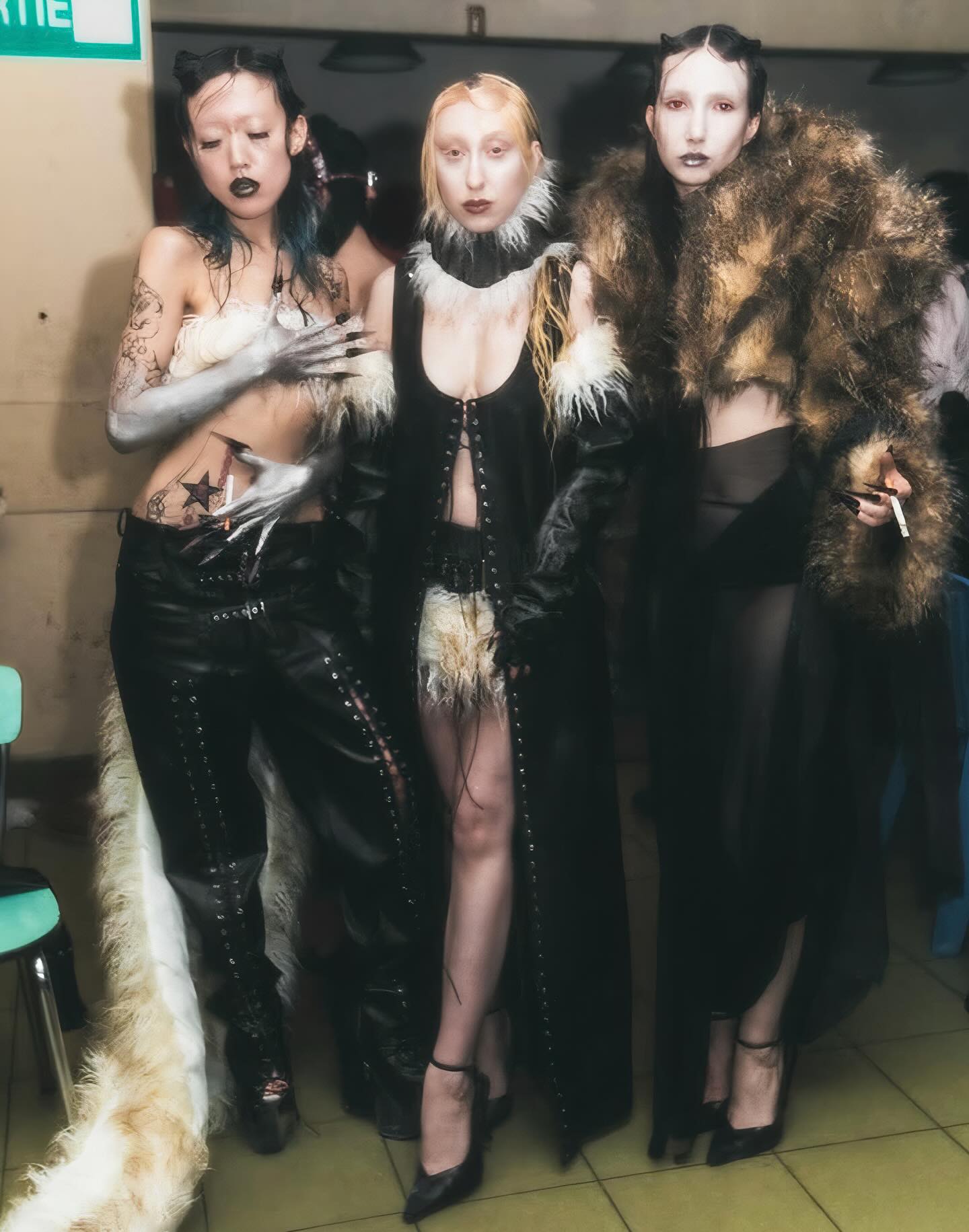주다씸, SS26 '로스트 하이웨이'로 선보인 포스트 아포칼립스 고딕 — Look 5
