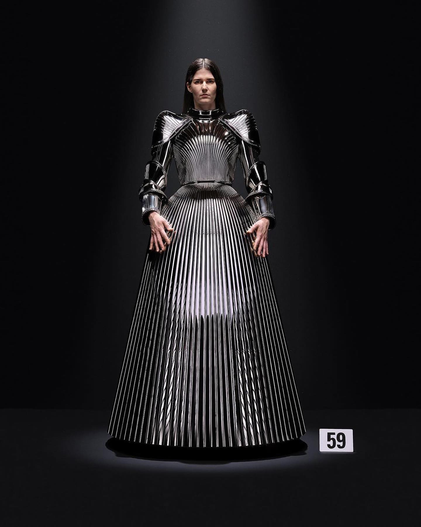 발렌시아가, 착시와 3D 레진으로 쓴 오뜨 쿠튀르의 새로운 정의 — Cover