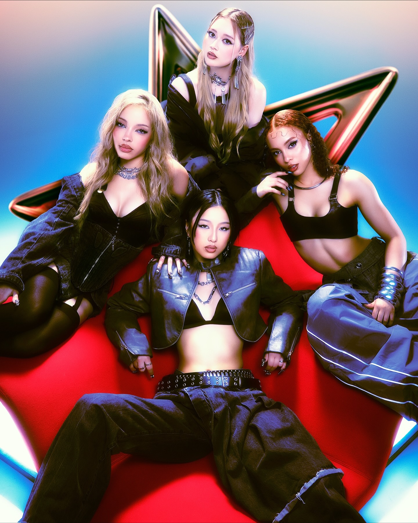 GIRLSET, 'Little Miss'로 선언한 Y2K 힙합 컴백 — Look 3