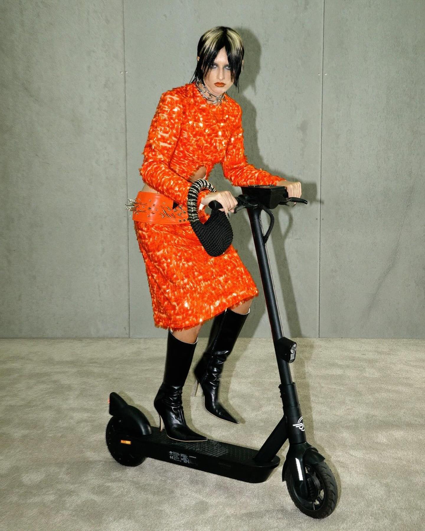 라도 보쿠차바, 24SS 캠페인에 자전거와 주황빛 반란을 담다 — Look 2