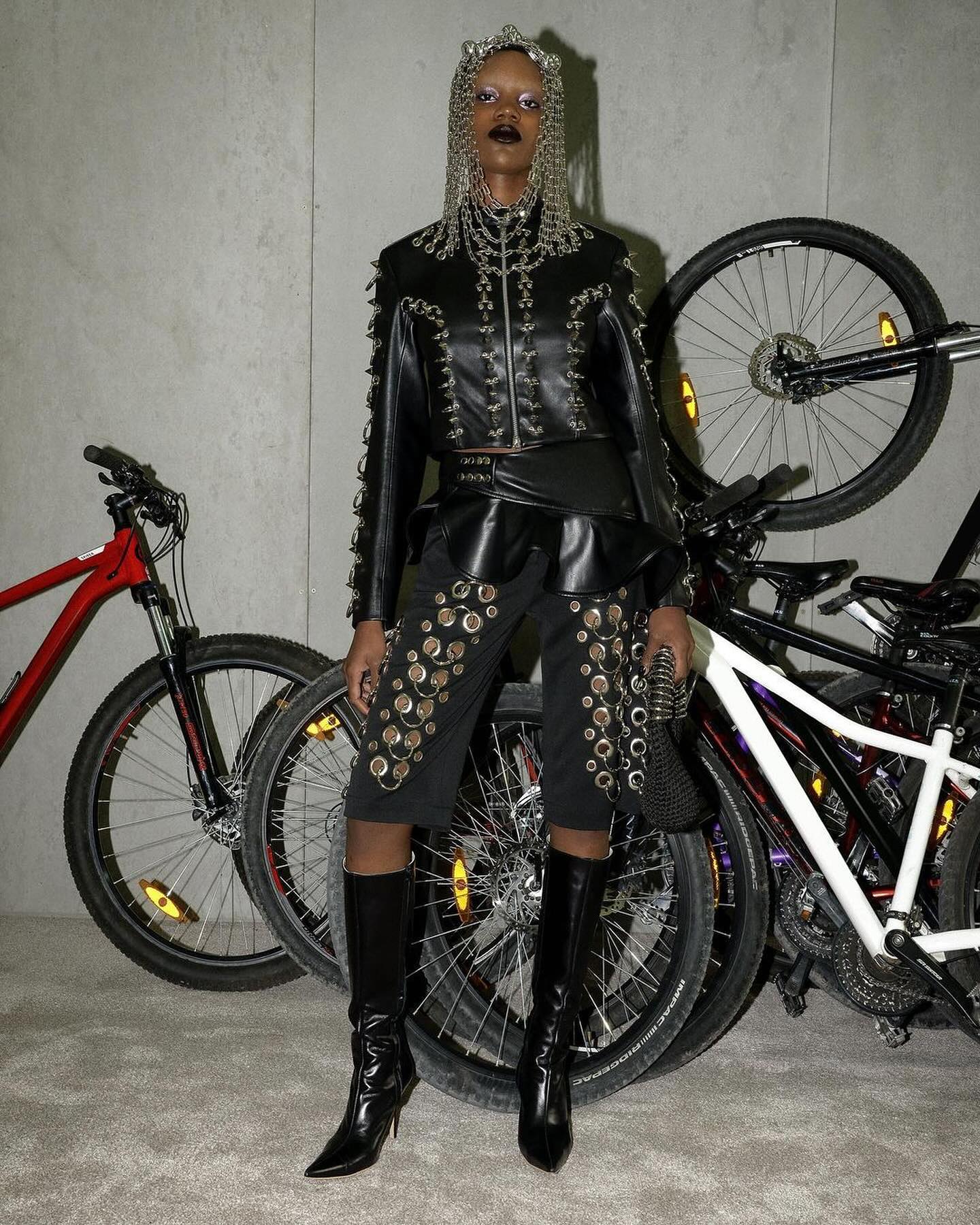 라도 보쿠차바, 24SS 캠페인에 자전거와 주황빛 반란을 담다 — Look 3