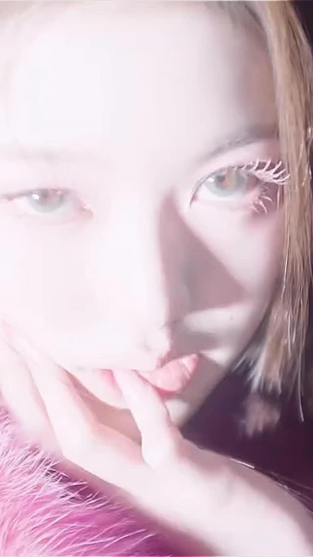아이브, 정규 2집 'REVIVE+'로 블랙홀 같은 컴백 — Cover