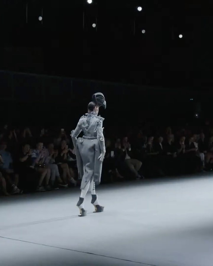 톰 브라운, 도시의 외로운 방랑자를 위한 비둘기 컬렉션 — Look 3
