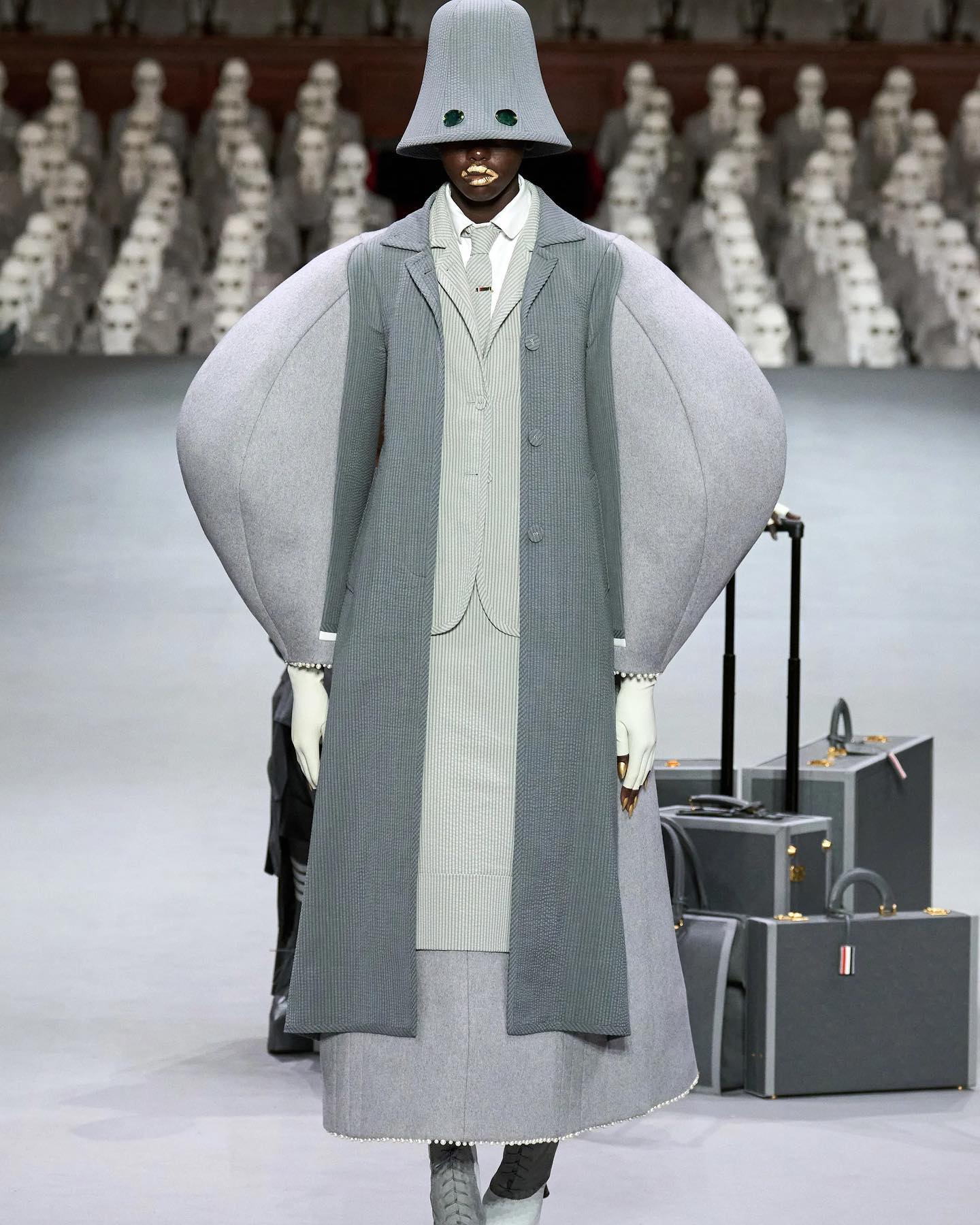 톰 브라운, 도시의 외로운 방랑자를 위한 비둘기 컬렉션 — Look 9