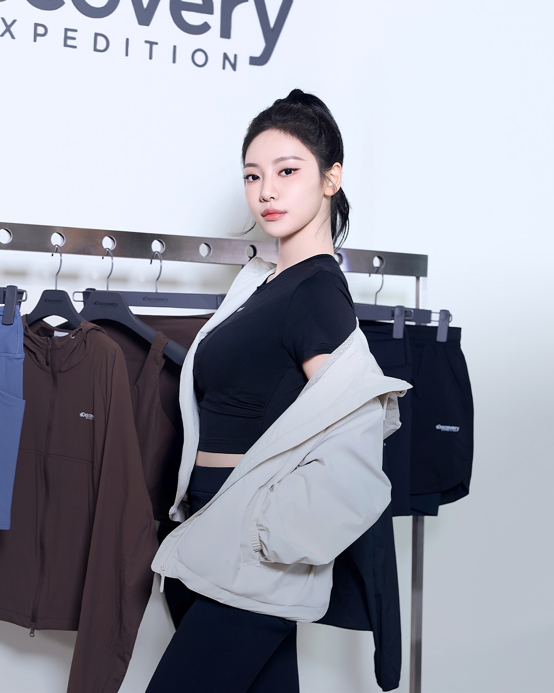 닝닝, 디스커버리와 함께한 도심 속 액티브 웰니스 — Look 2