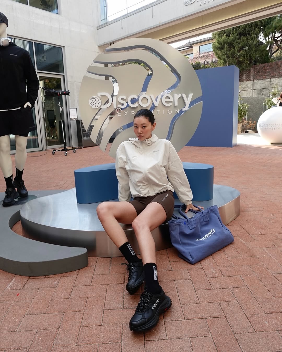 닝닝, 디스커버리와 함께한 도심 속 액티브 웰니스 — Look 4