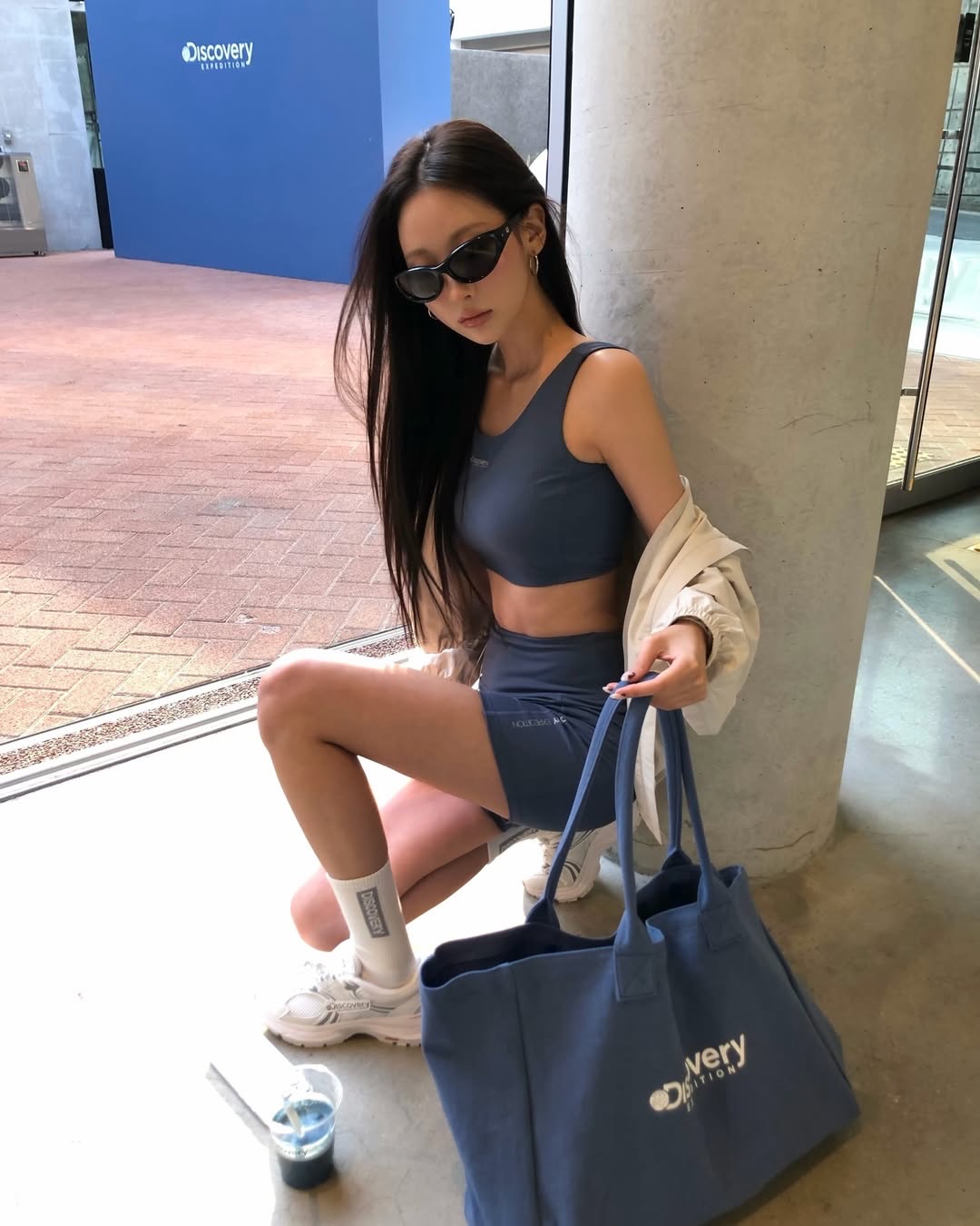 닝닝, 디스커버리와 함께한 도심 속 액티브 웰니스 — Look 8