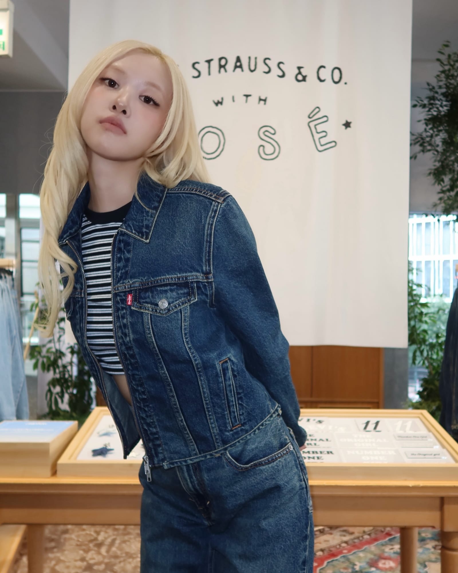 리바이스가 성수에 세운 로제의 옷장 — rosé, Look 3