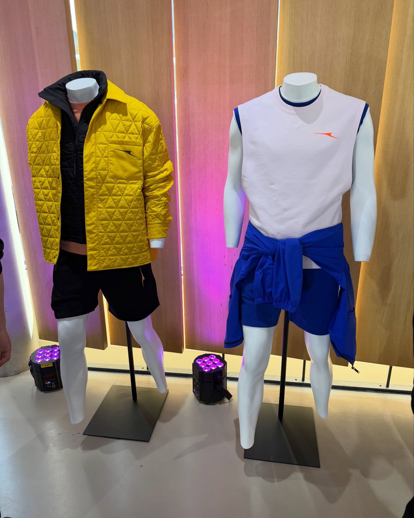 봄바람 타고 가벼워진 캐나다구스 — Look 3