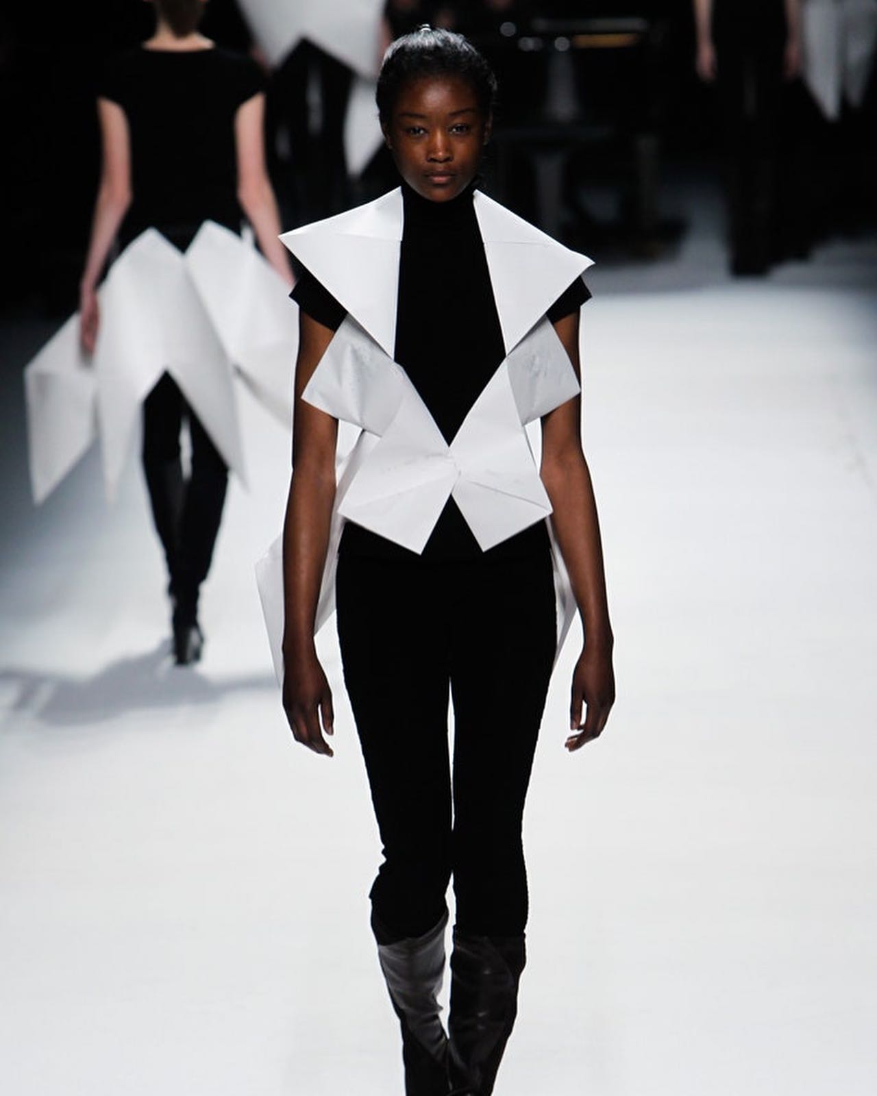 이세이 미야케 2011 F/W, 오리가미 테크놀로지의 정수 — Look 3