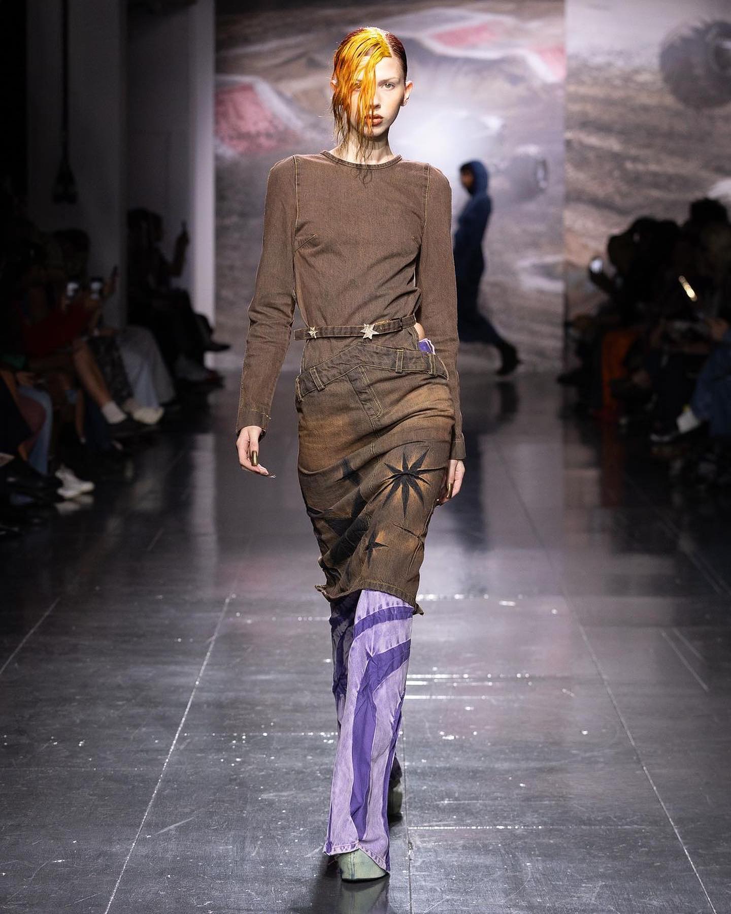마샤 포포바, 데님을 회오리로 재탄생시키다 — Look 8