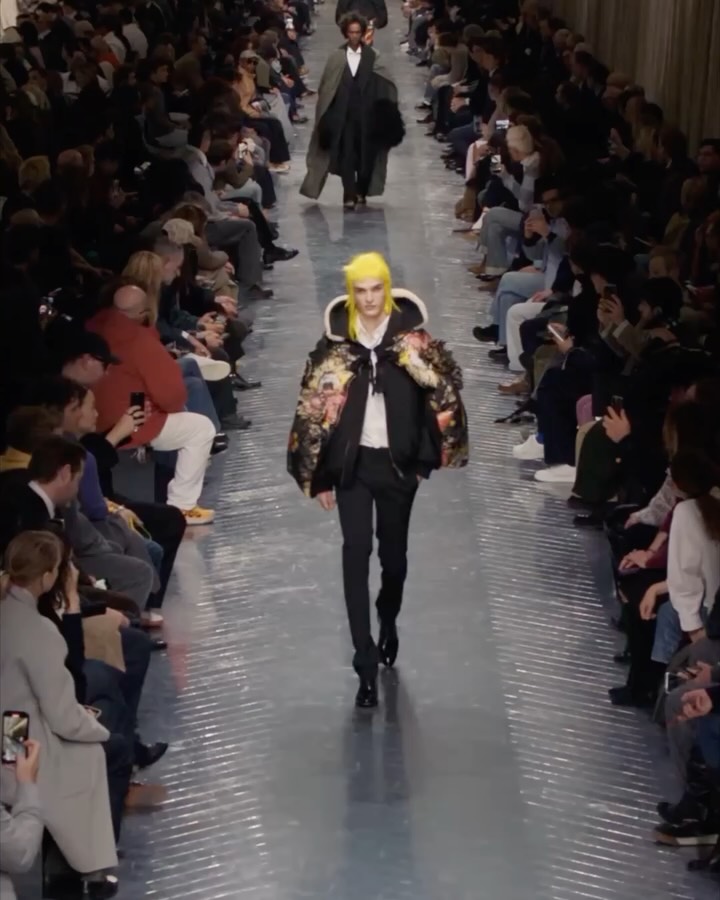 조나단 앤더슨, 디올에서 클래식을 뒤흔들다 — Look 4