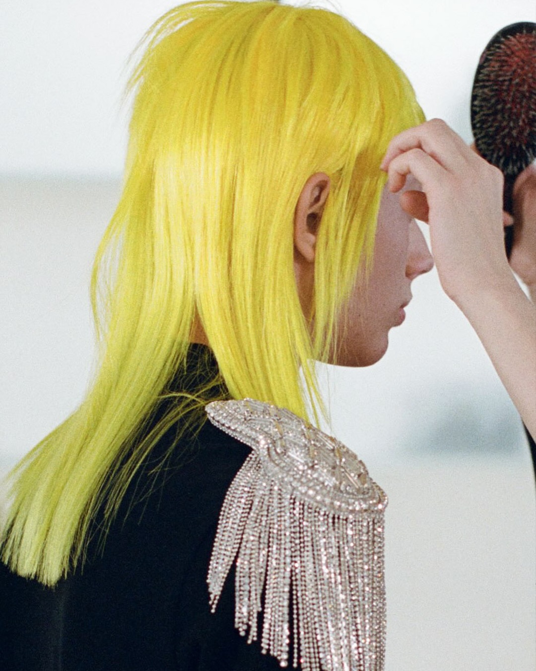 조나단 앤더슨, 디올에서 클래식을 뒤흔들다 — Look 5