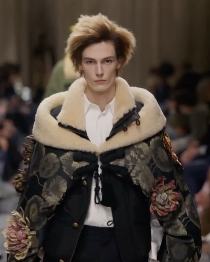 조나단 앤더슨, 디올에서 클래식을 뒤흔들다 — Look 7