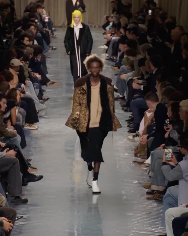 조나단 앤더슨, 디올에서 클래식을 뒤흔들다 — Look 8