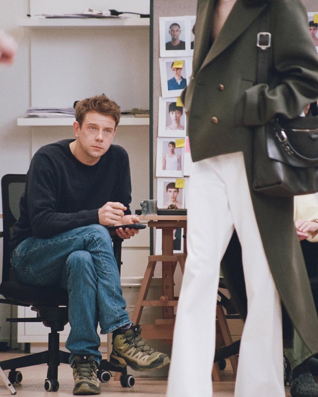 조나단 앤더슨, 디올에서 클래식을 뒤흔들다 — Look 10