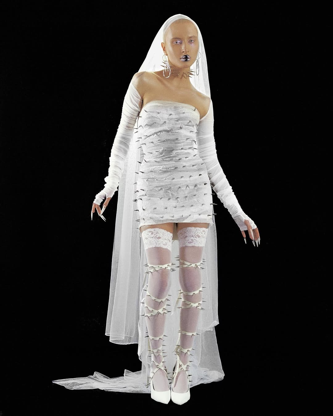 가시와 장미의 충돌, Cheshe Design의 대담한 컬렉션 — Look 2