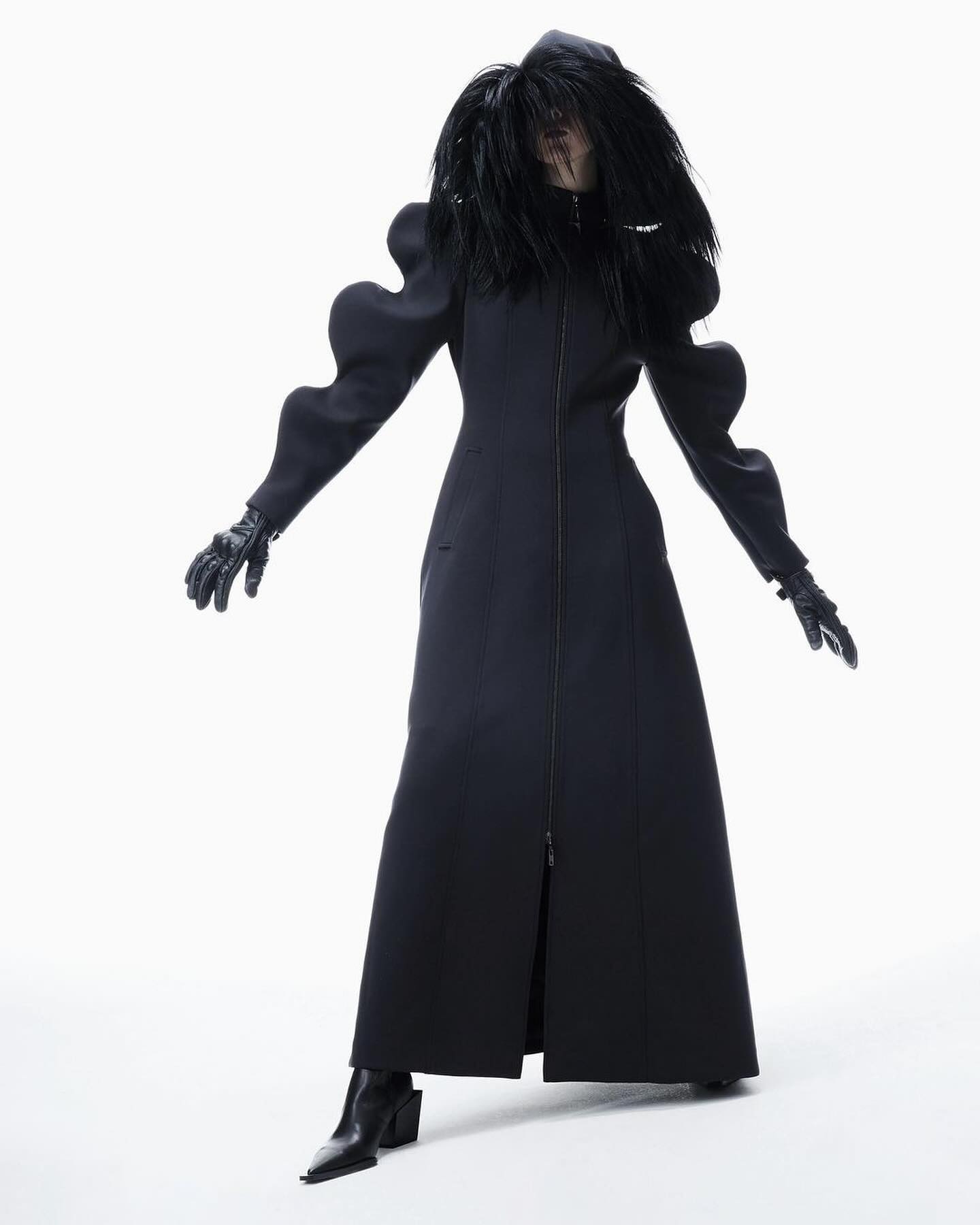 아나키키, 포스트 아포칼립스 미학을 담은 23FW 컬렉션 공개 — Look 2