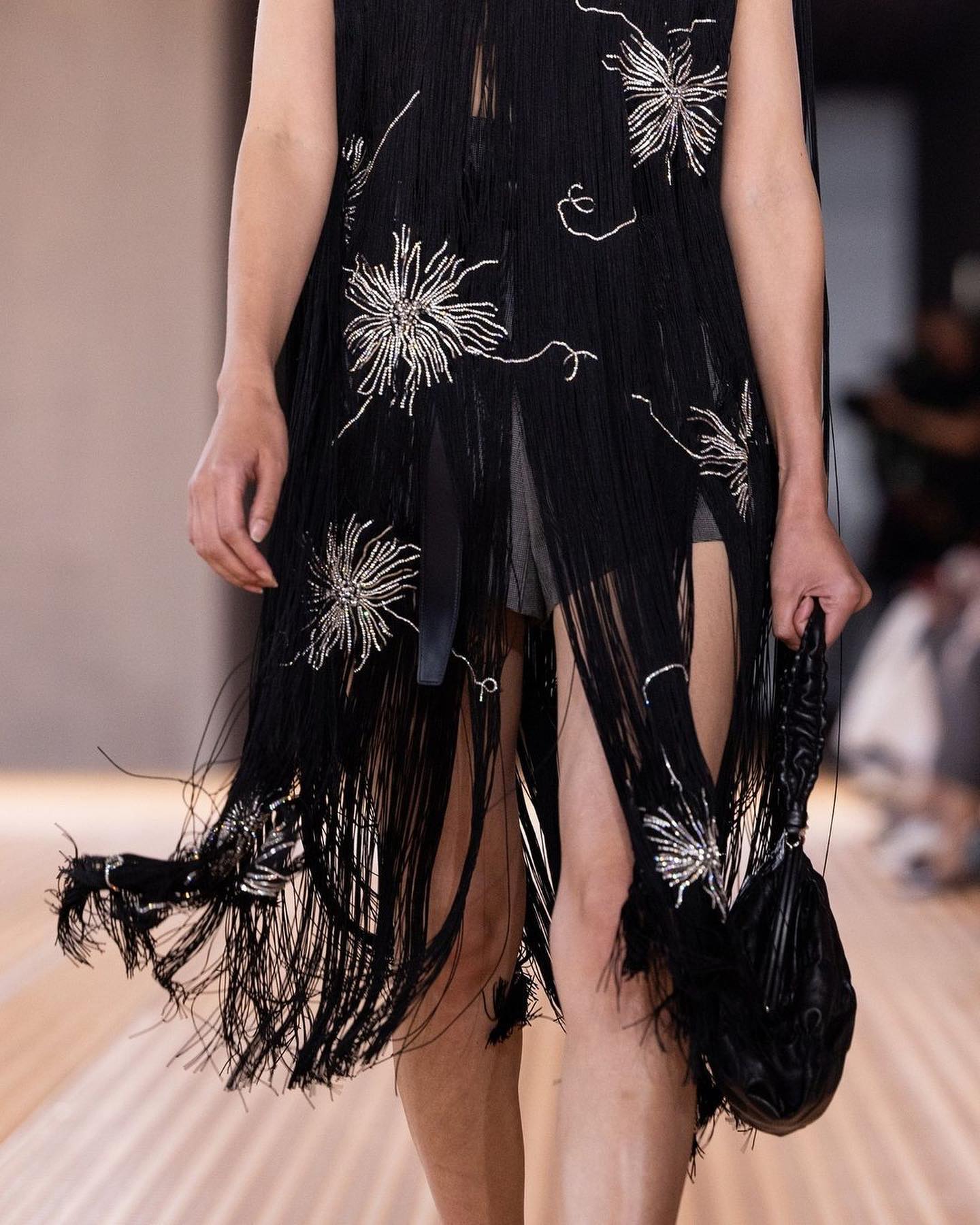 프라다 2024 S/S, 1920년대 가르손느와 모던 장인정신의 만남 — Look 3