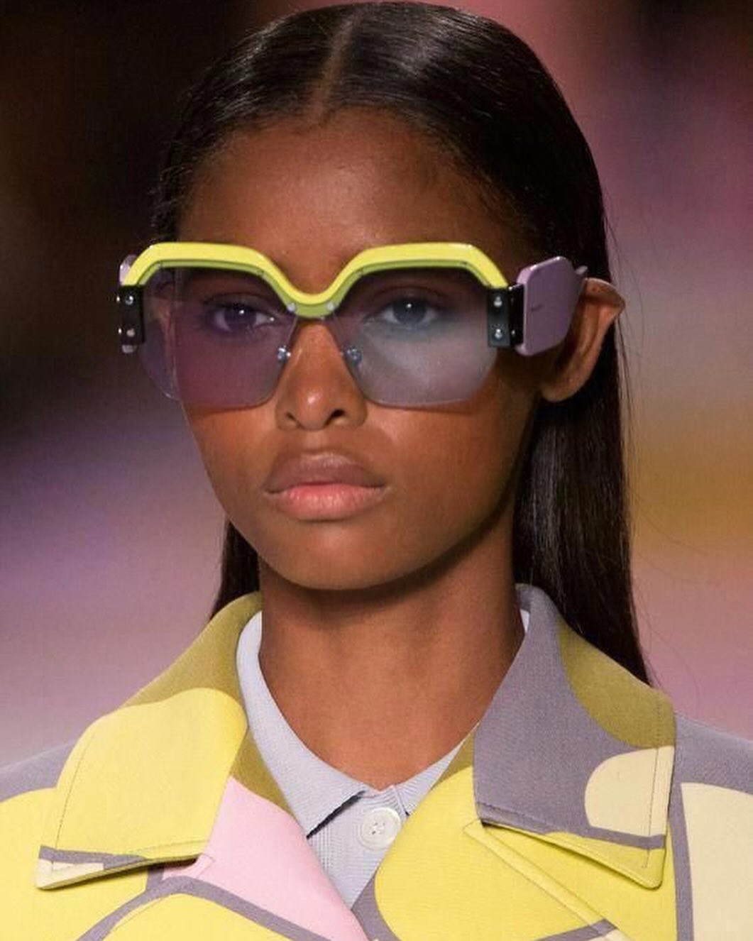 미우미우 SS17, 조각 힐로 완성한 동화 같은 여성성 — Look 6