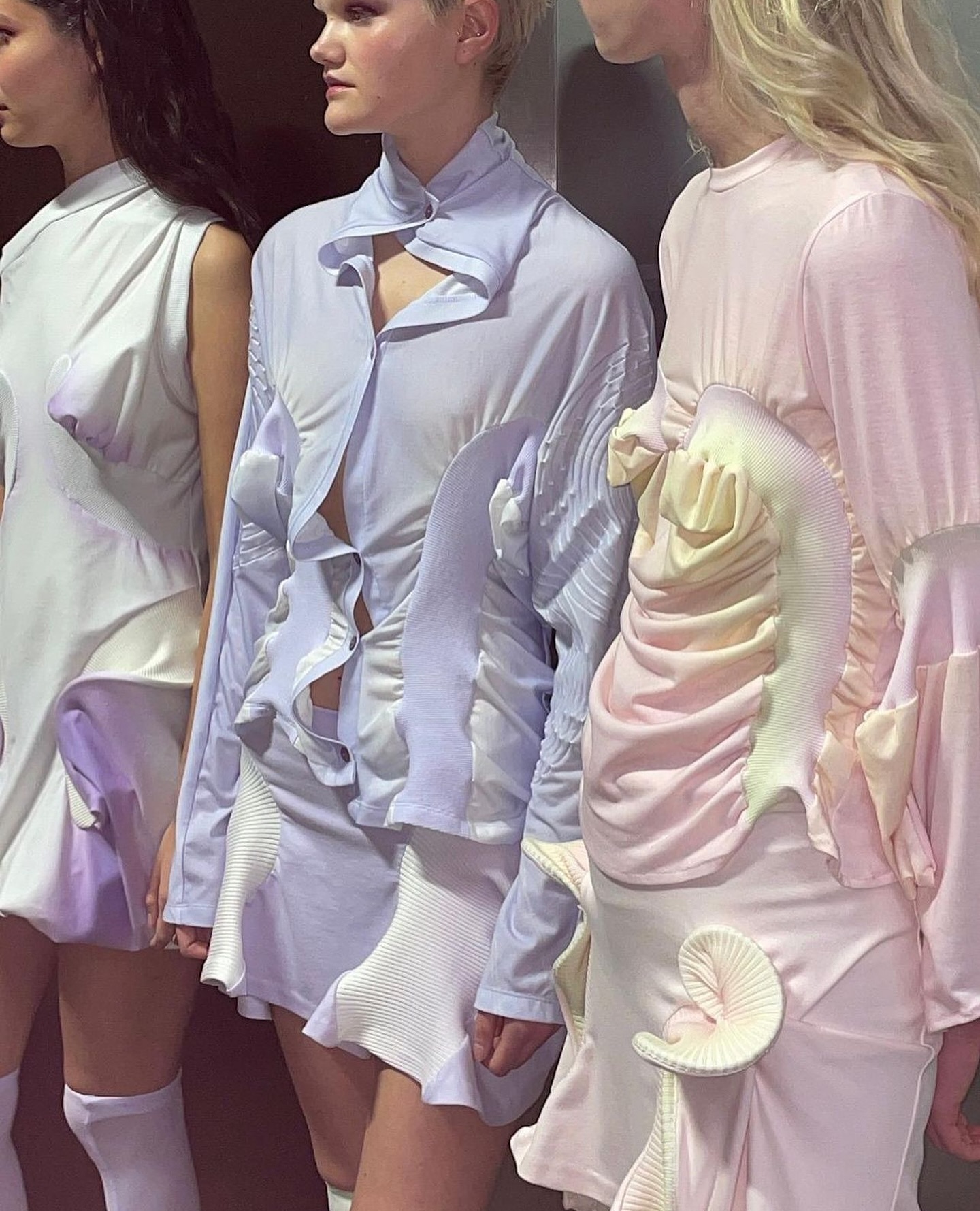 아이슬란드 여성의 변신 서사를 담은 지속가능 패션 — Look 3