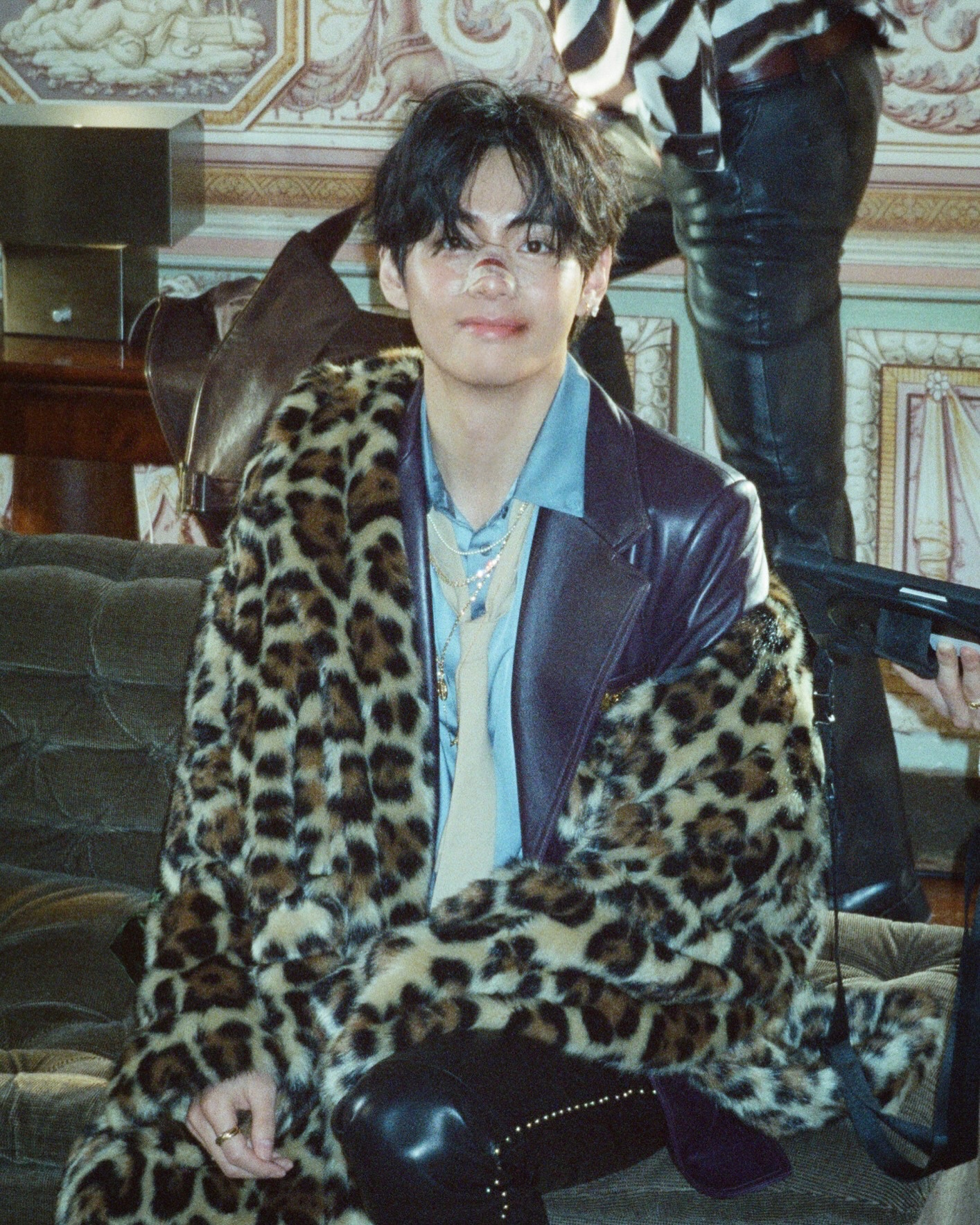 BTS, 'NORMAL' 뮤직비디오 비하인드 필름 컷 공개 — Look 4