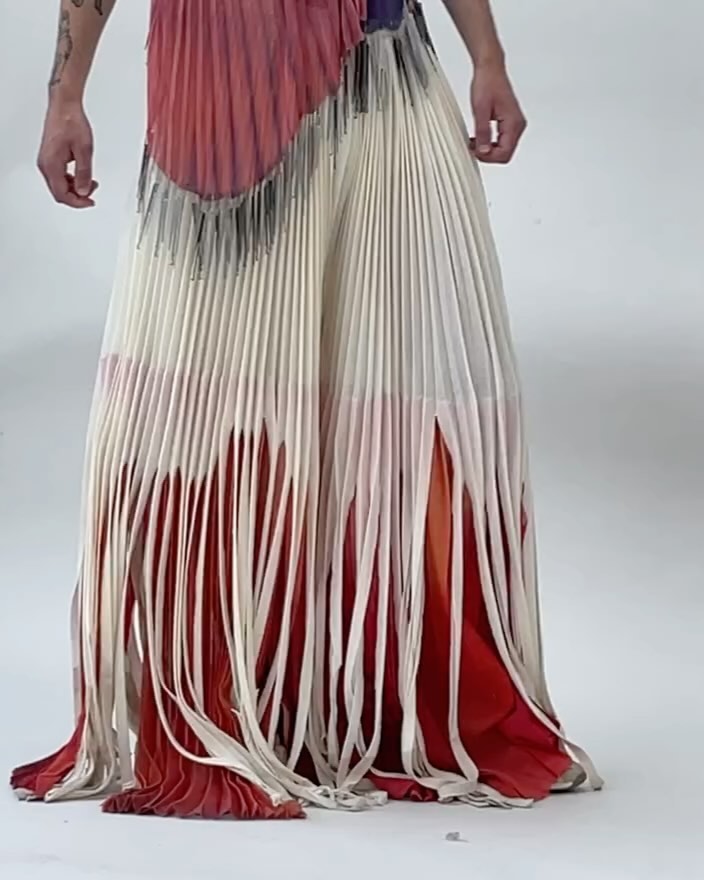 종이실로 짠 주름, 휴고 에레의 'Paperfolds' 컬렉션 — Look 2